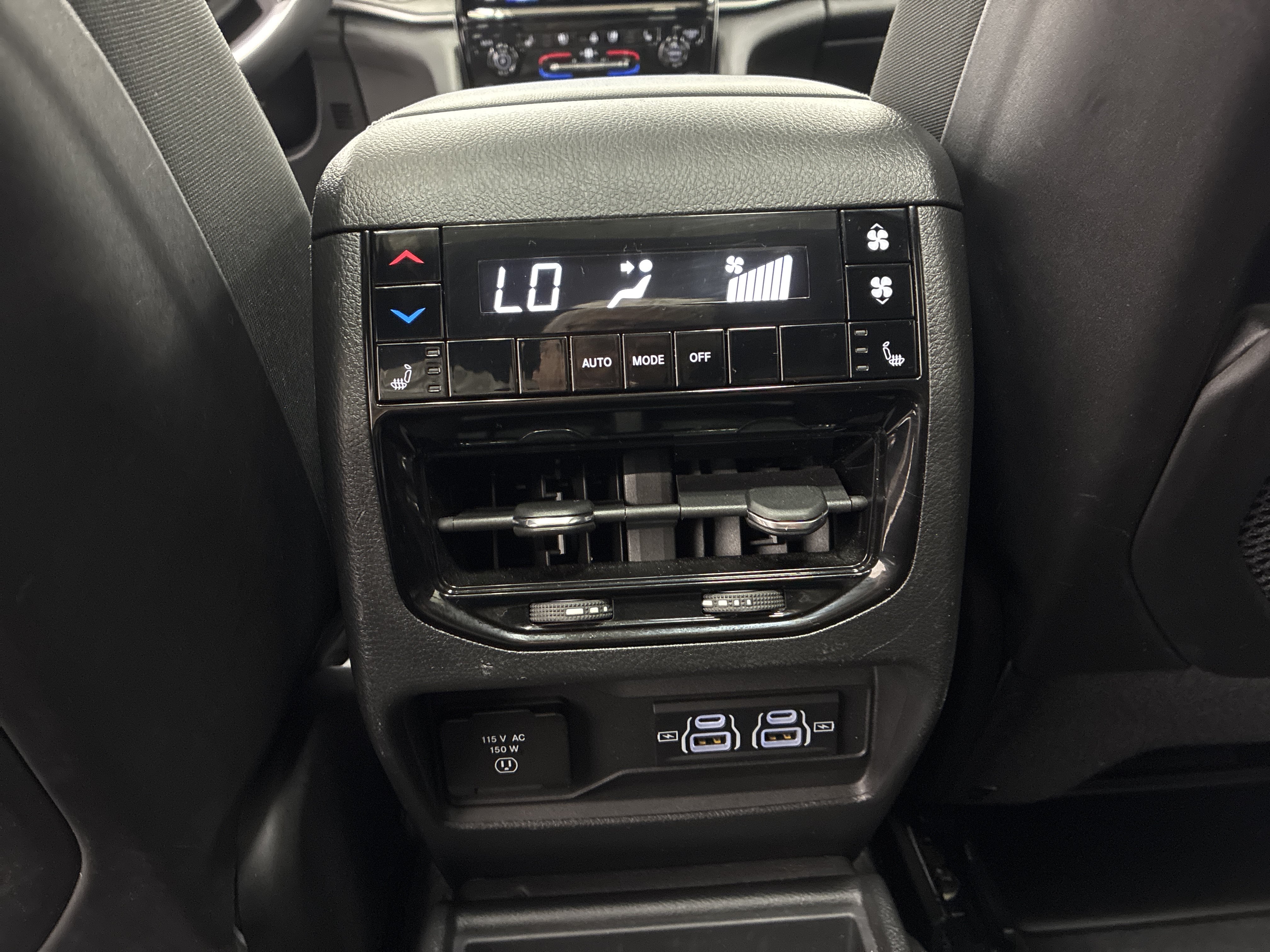 Certified 2024 Jeep Grand Cherokee L Limited w/ Luxury Tech Group II AWD/4WD image 14