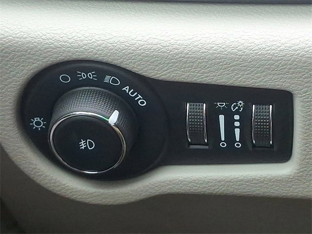 Used 2021 Chrysler Pacifica Limited w/ Premium & Safety Sphere Group image 28