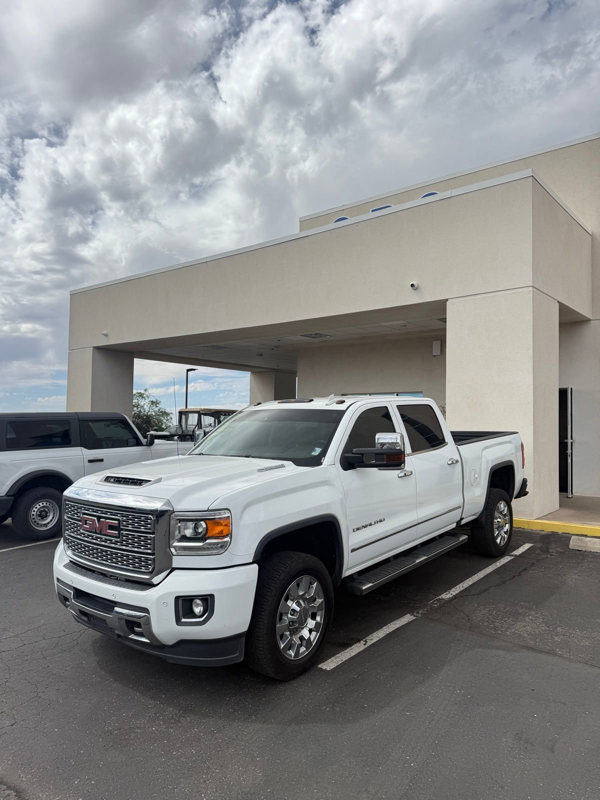 Used 2019 GMC Sierra 2500 Denali w/ Duramax Plus Package AWD/4WD image 1