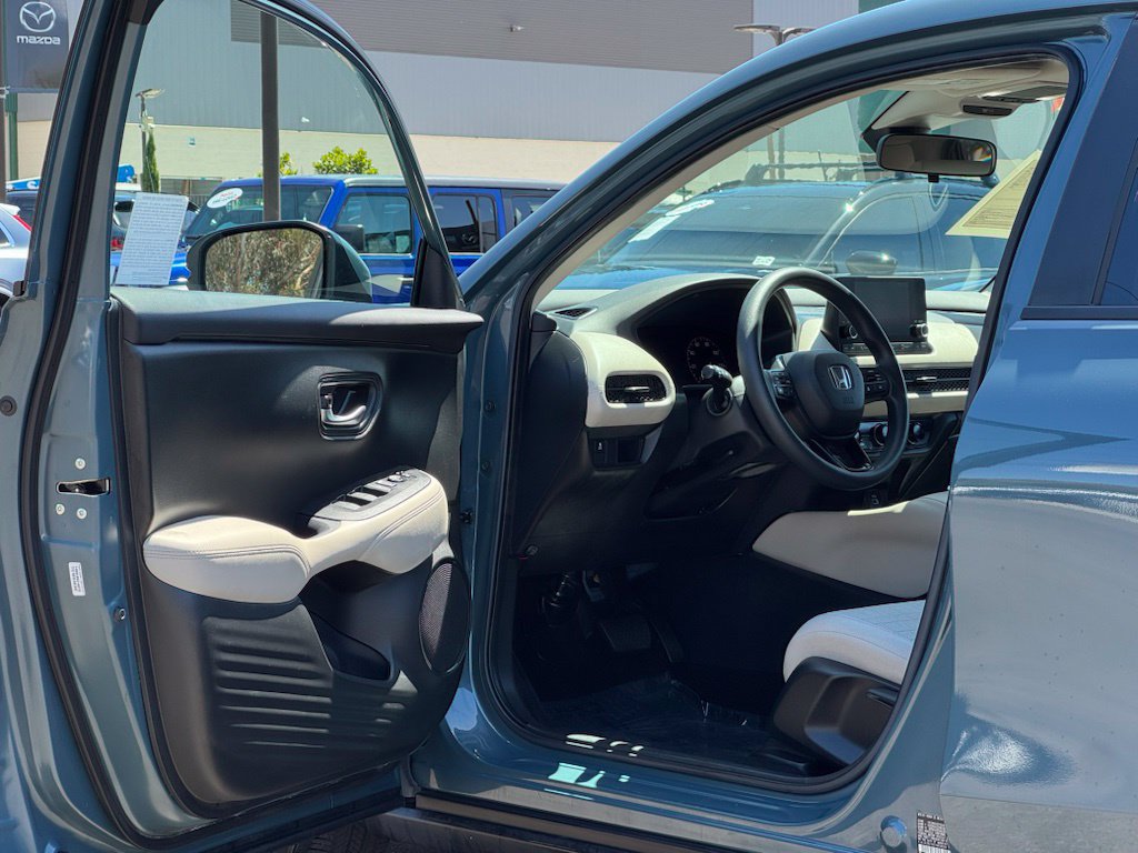 Used 2025 Honda HR-V LX image 7