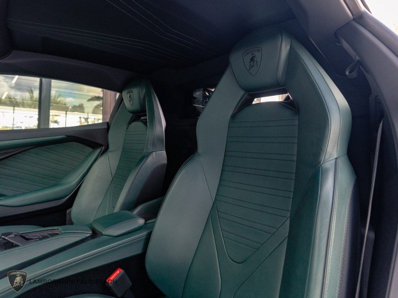 Used 2025 Lamborghini Revuelto image 22