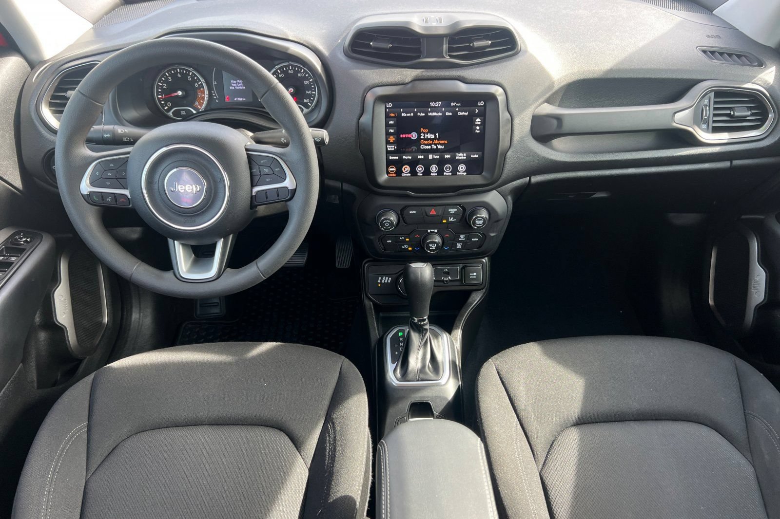 Used 2023 Jeep Renegade Latitude AWD/4WD image 17