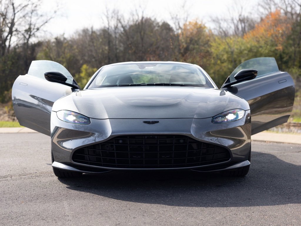 Used 2023 Aston Martin V8 Vantage Coupe image 13