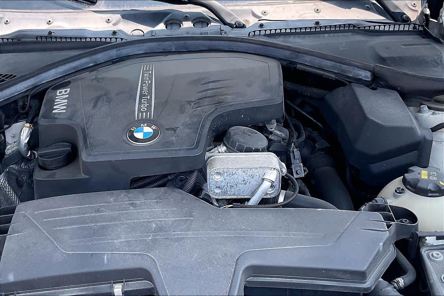 Used 2015 BMW 320i xDrive Sedan AWD/4WD image 32