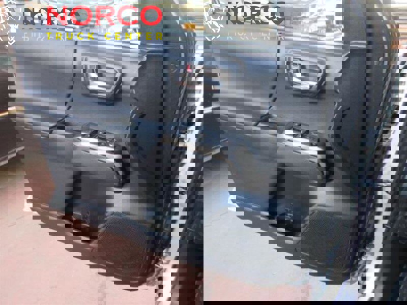 Used 2018 Toyota Tacoma TRD Sport w/ Technology Package image 12