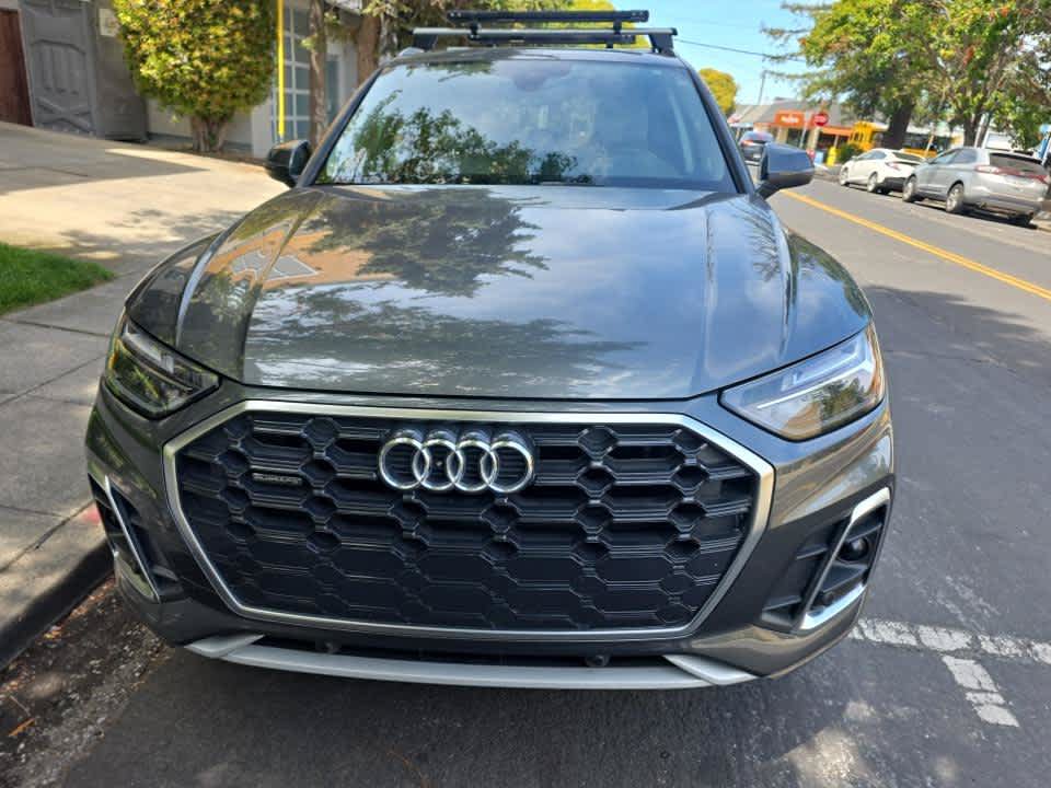 Used 2023 Audi Q5 2.0T Premium w/ Convenience Package AWD/4WD image 2