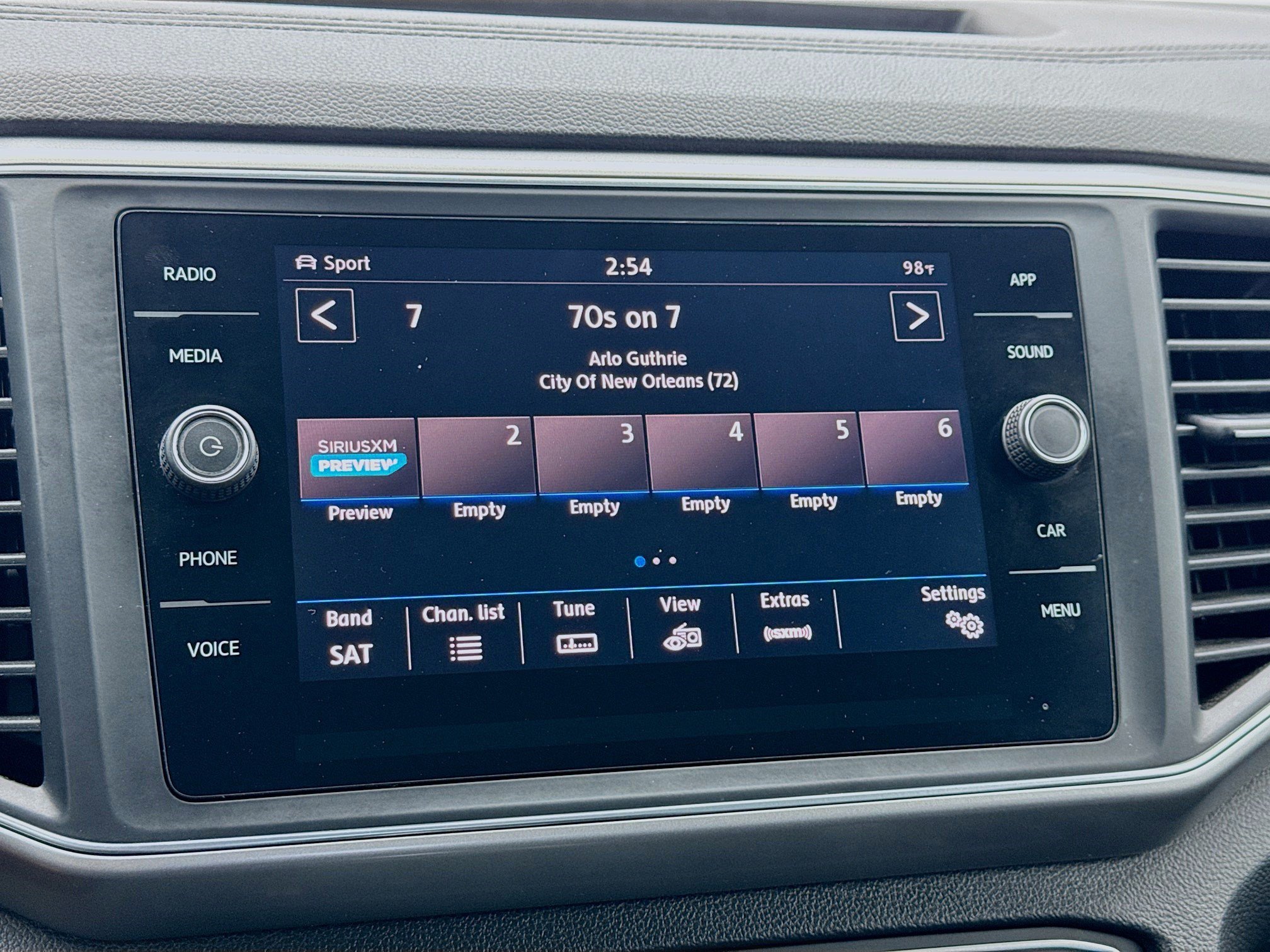 Used 2019 Volkswagen Atlas SE w/ Towing Package AWD/4WD image 11