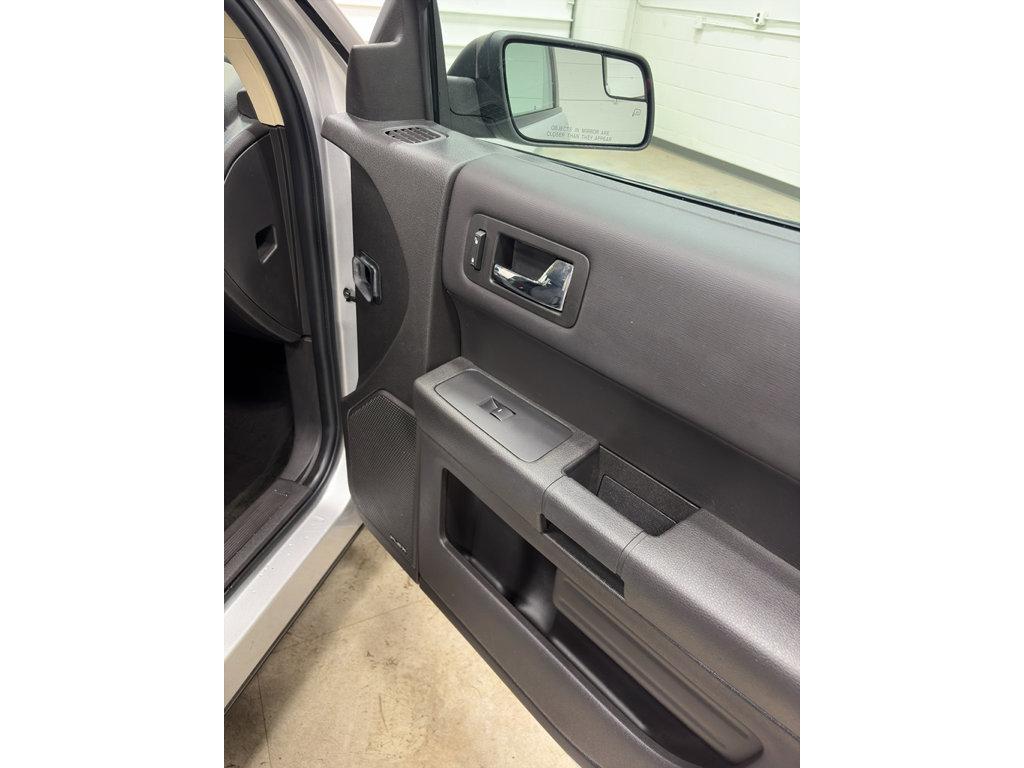 Used 2018 Ford Flex SE FWD image 27