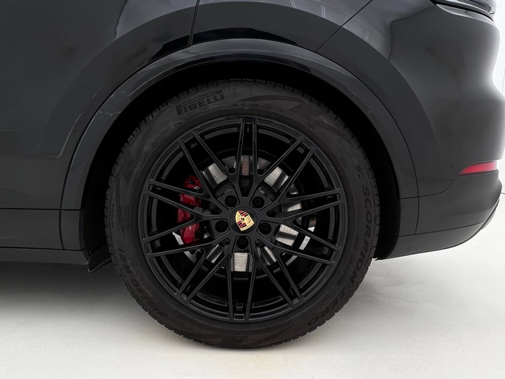 Used 2024 Porsche Cayenne S image 27