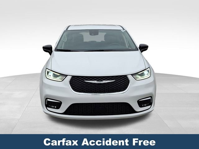 Used 2024 Chrysler Pacifica Select image 2