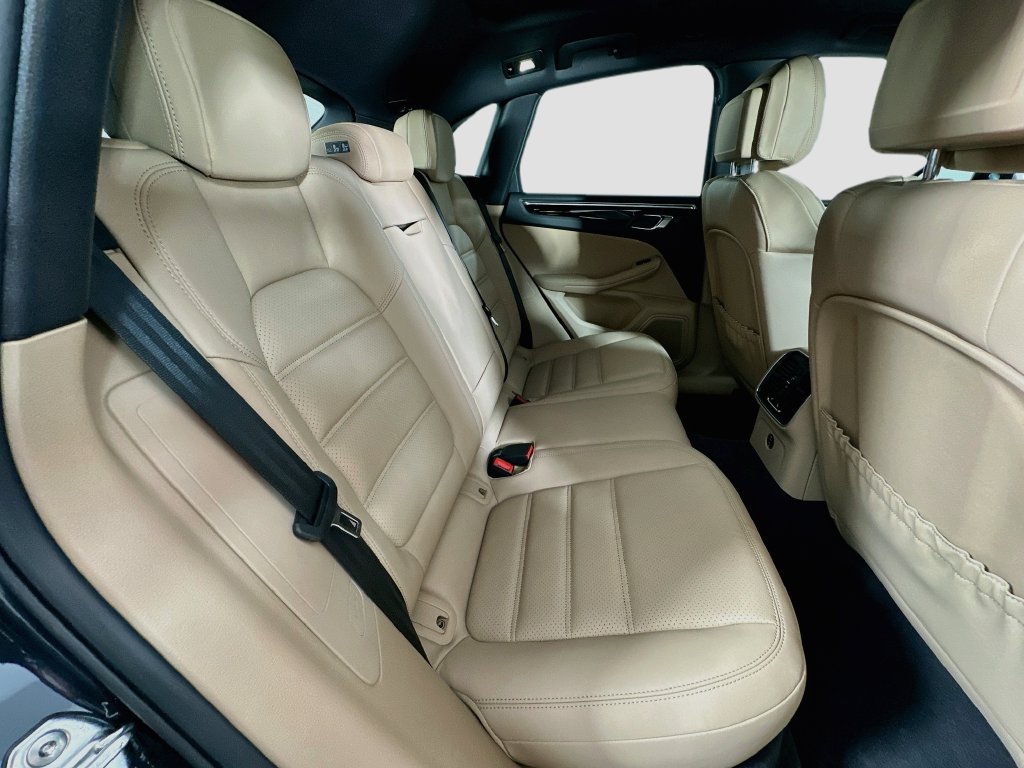 Certified 2026 Porsche Macan AWD/4WD image 29