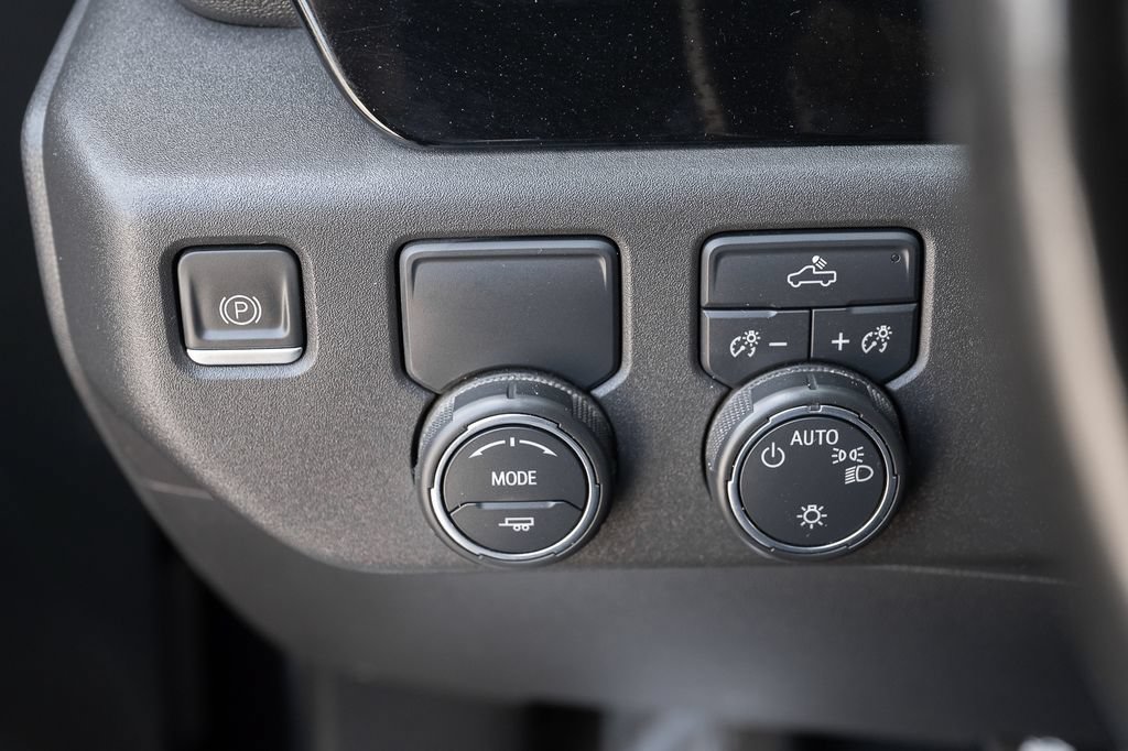 Used 2023 Chevrolet Silverado 1500 LT RWD image 28