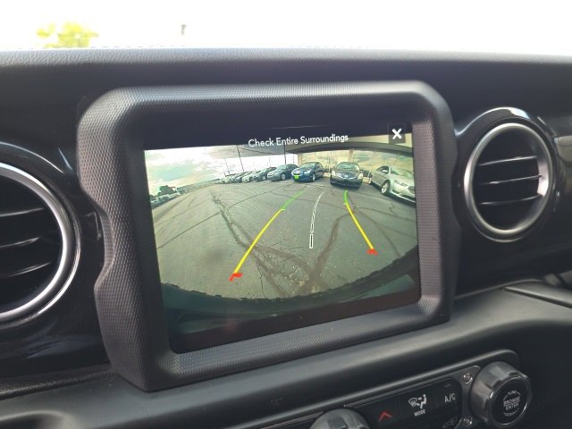 Used 2020 Jeep Wrangler Unlimited Sahara image 23