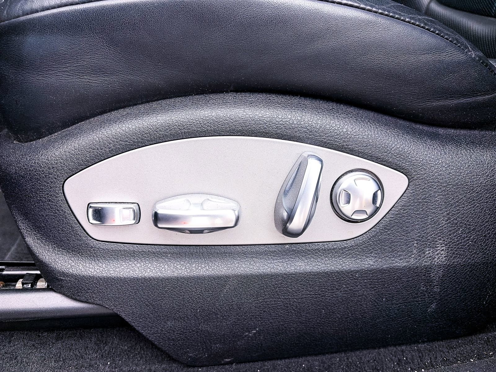Used 2023 Porsche Macan Turbo image 20