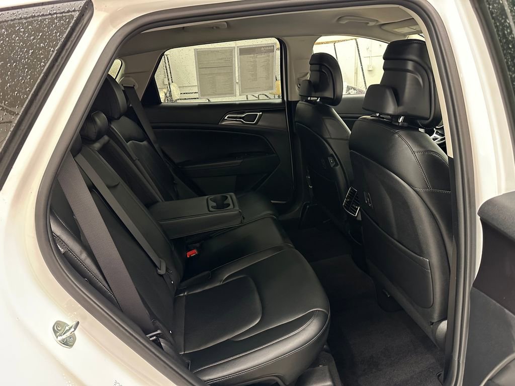 Used 2025 Kia Sportage EX image 28