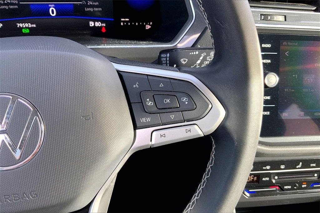 Used 2022 Volkswagen Tiguan SE image 19