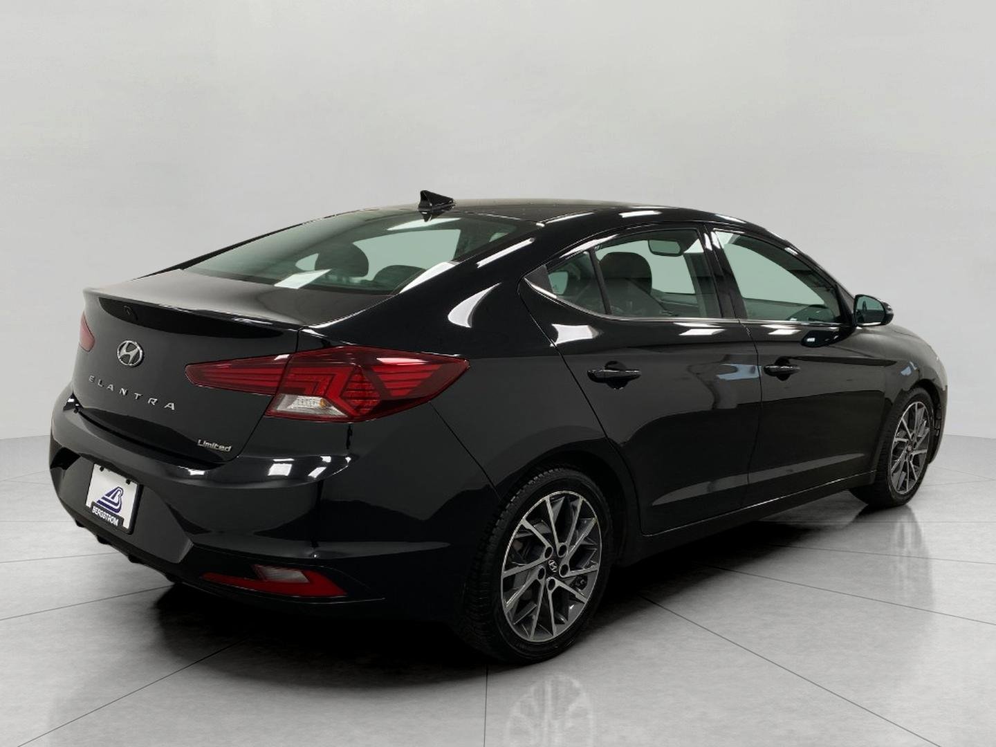 Used 2019 Hyundai Elantra Limited w/ Cargo Package FWD image 4