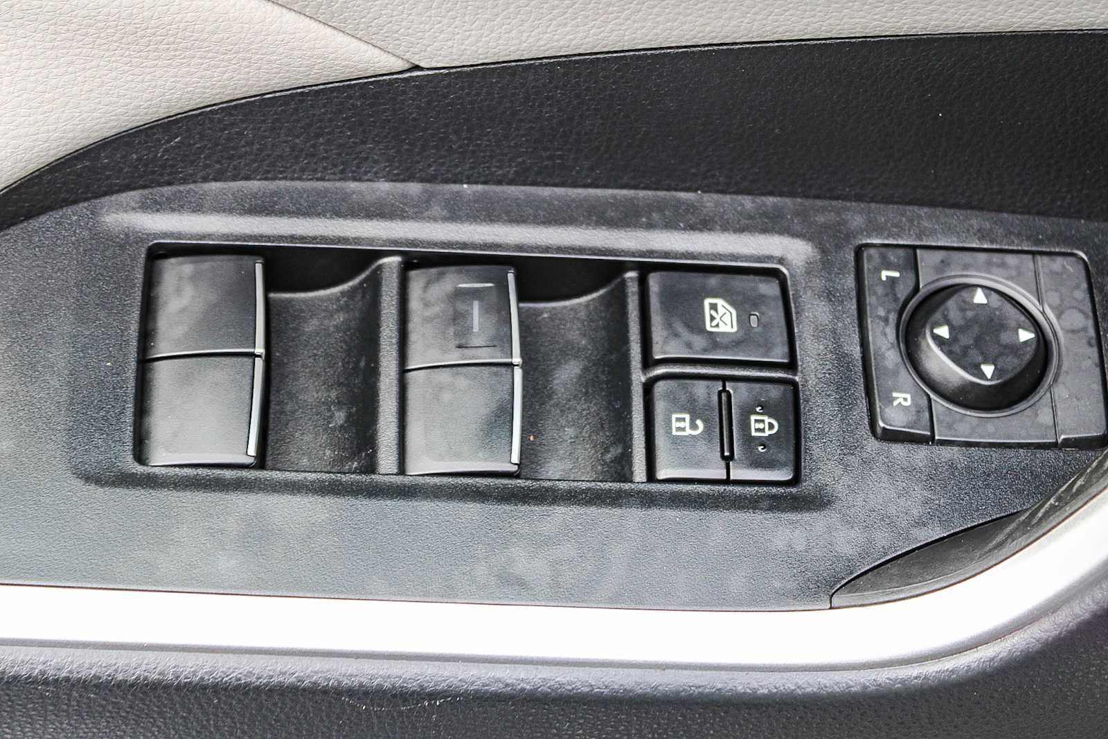 Used 2021 Toyota RAV4 XLE Premium w/ Carpet Mat Package (TMS) image 20