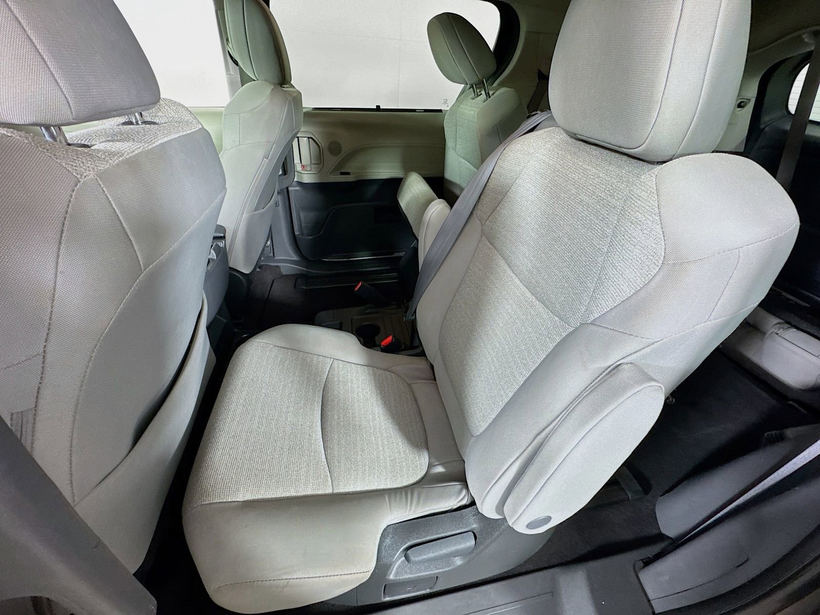 Used 2024 Toyota Sienna LE FWD image 22