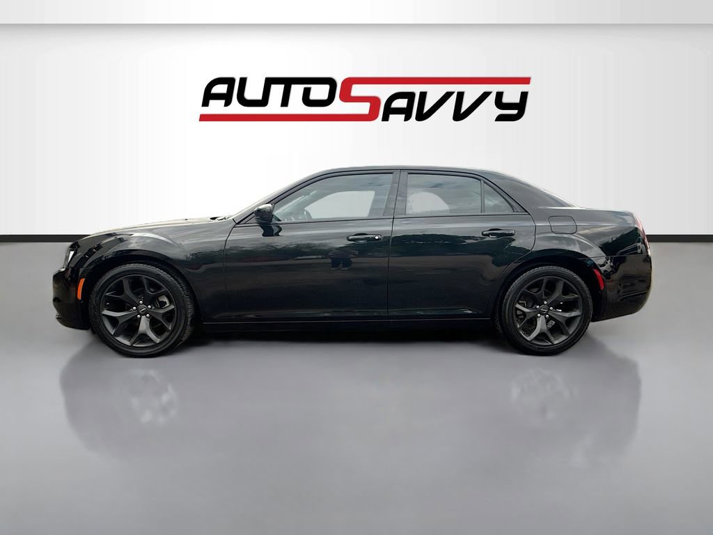 Used 2022 Chrysler 300 Touring w/ Sport Appearance Package RWD image 4