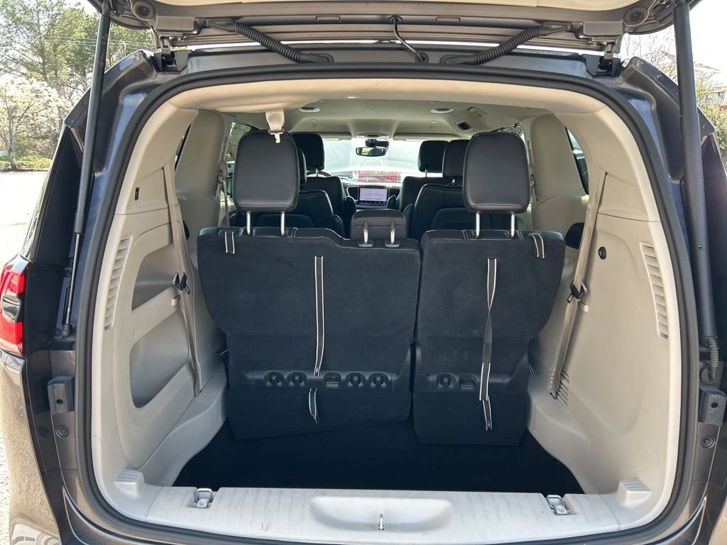 Used 2023 Chrysler Pacifica Touring-L image 25