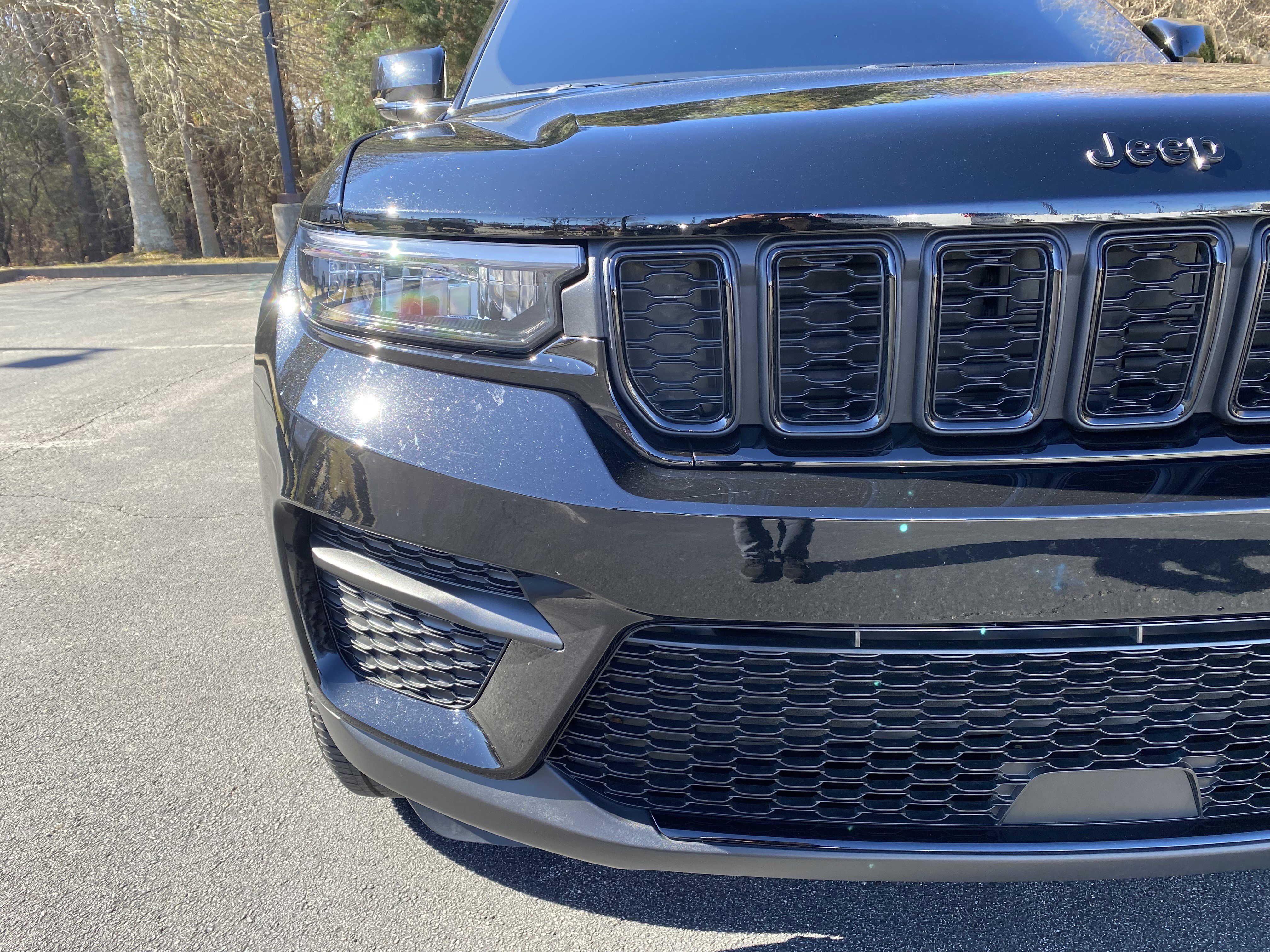 Used 2025 Jeep Grand Cherokee Altitude image 14