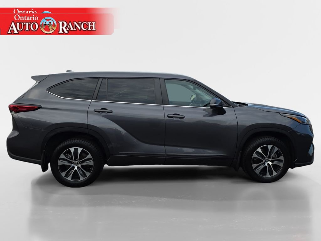 Used 2023 Toyota Highlander XLE AWD/4WD image 6