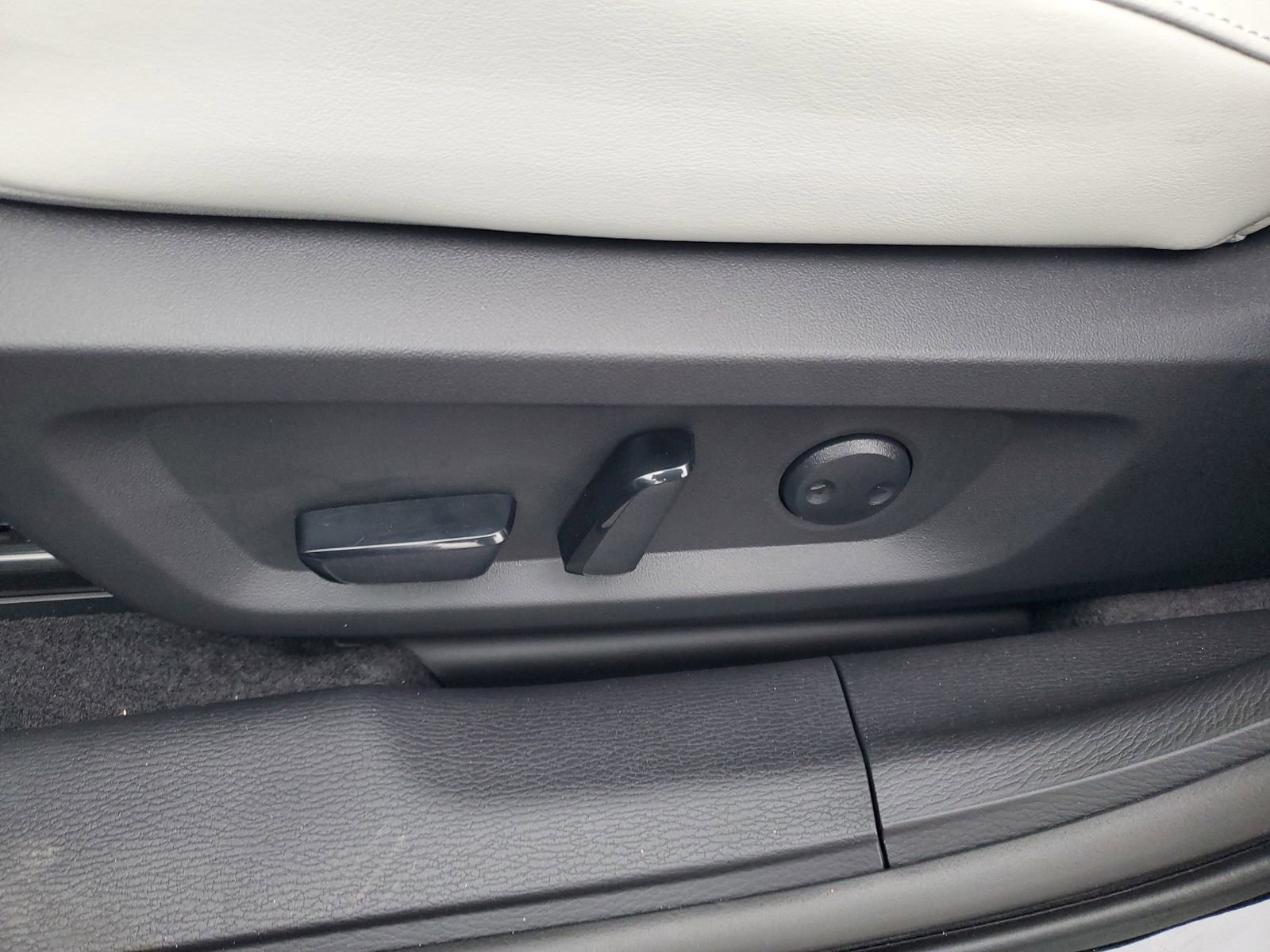 New 2026 Mitsubishi Outlander SE image 7