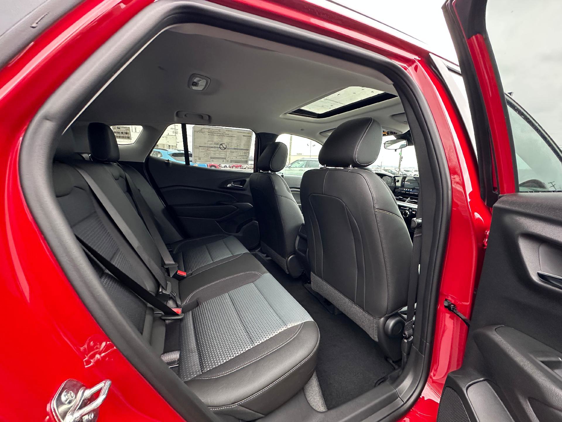 New 2026 Chevrolet Trax LT w/ Sunroof Package FWD image 27