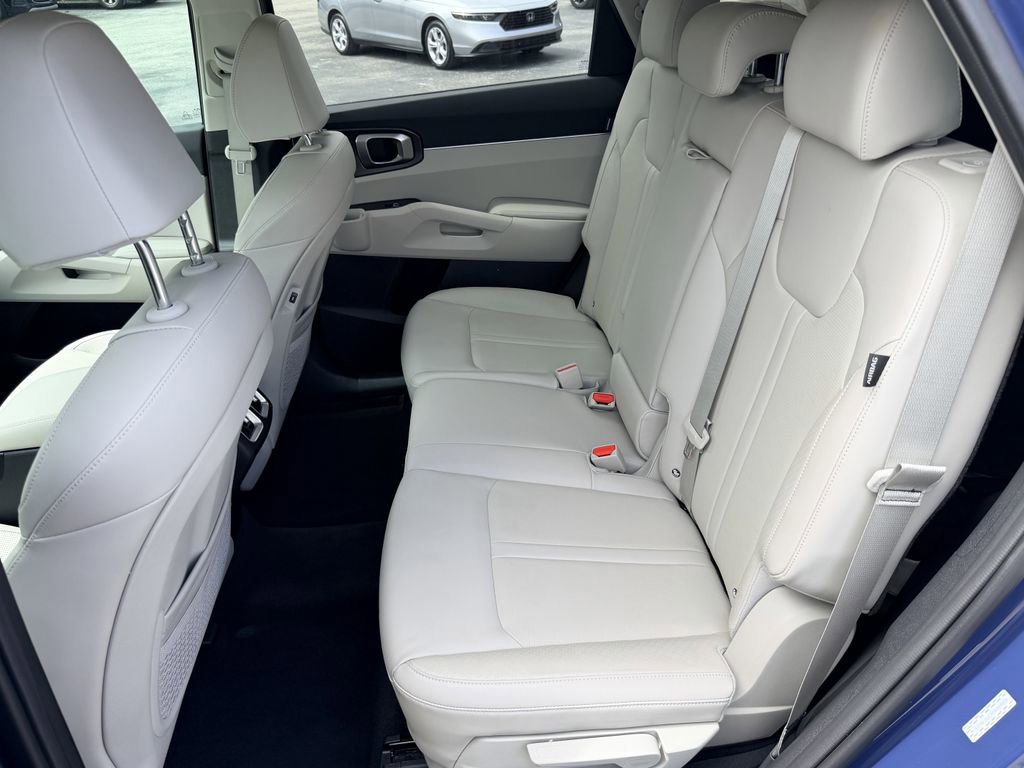 Certified 2025 Kia Sorento S image 13