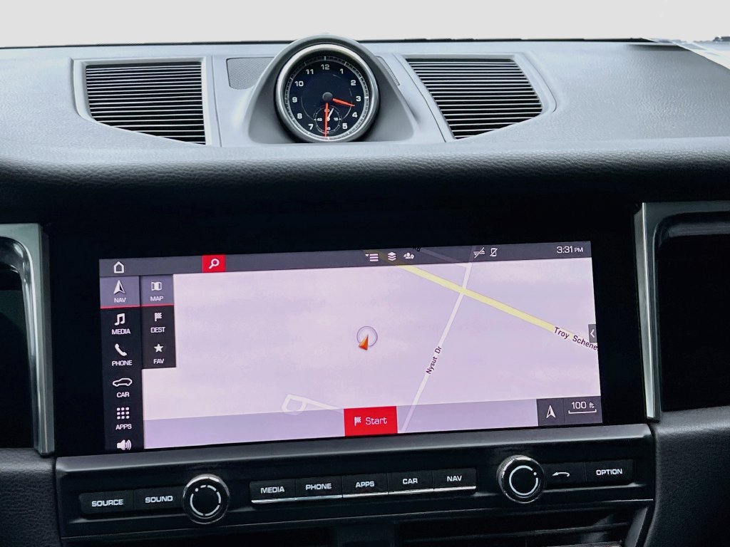 Certified 2021 Porsche Macan AWD/4WD image 16