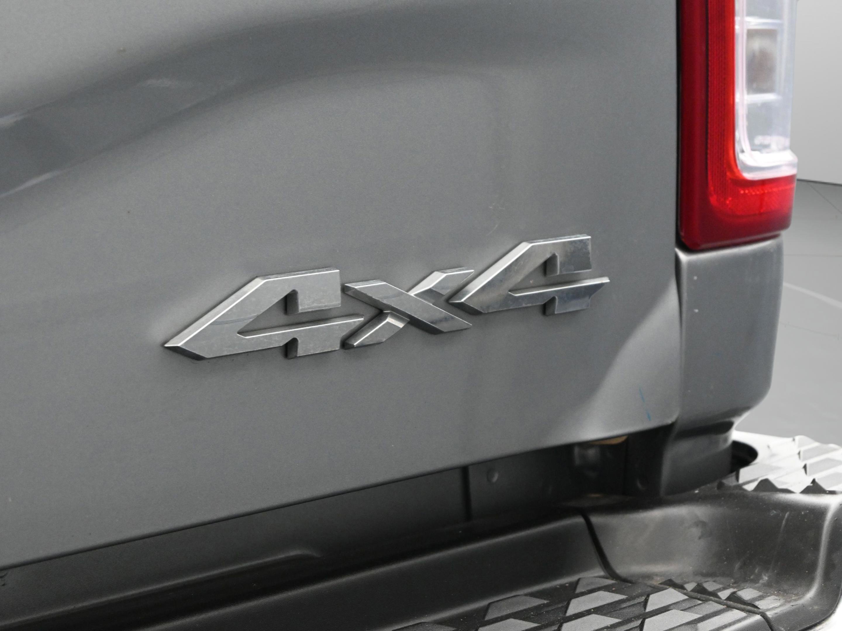 Used 2024 RAM 2500 Tradesman w/ Chrome Appearance Group image 12