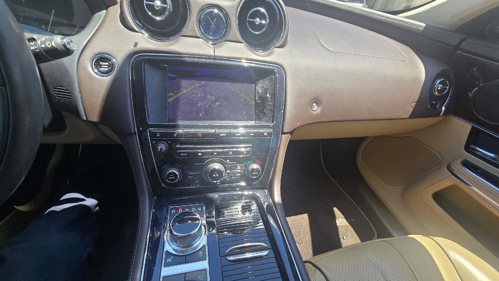 Used 2013 Jaguar XJ L Portfolio RWD image 13