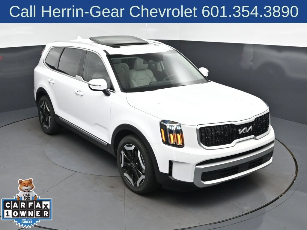 Used 2024 Kia Telluride EX w/ EX Captain's Chair Package