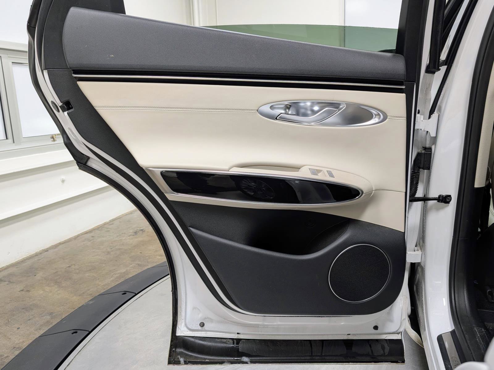 Used 2023 Genesis GV70 2.5T w/ Cargo Package image 16