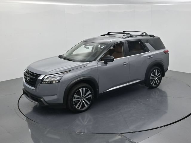 Used 2025 Nissan Pathfinder Platinum FWD image 46