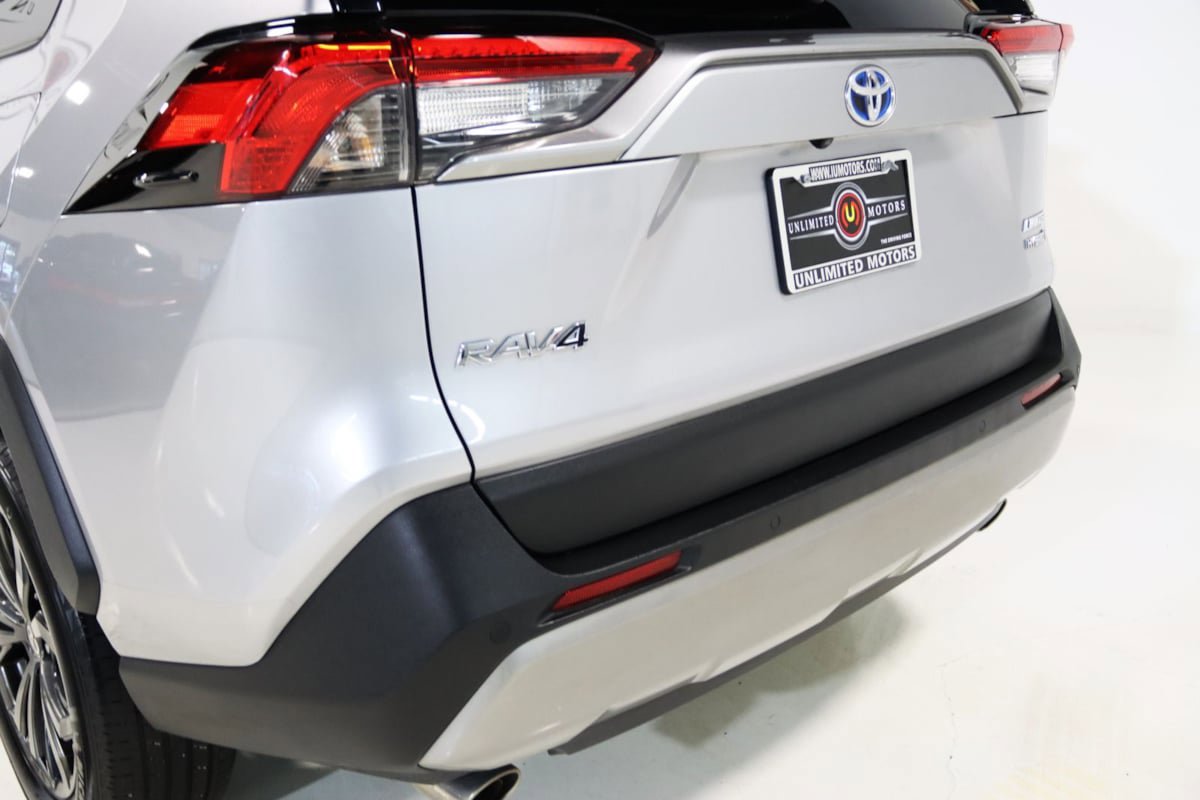 Used 2022 Toyota RAV4 Limited AWD/4WD image 63