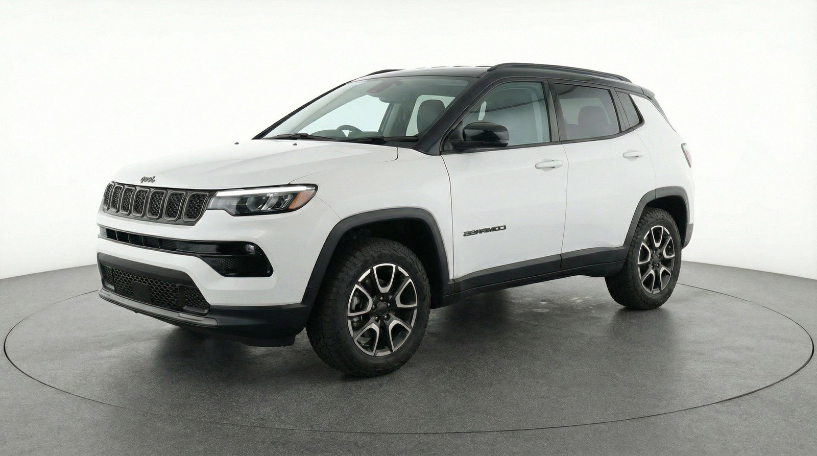 Used 2025 Jeep Compass Trailhawk image 3