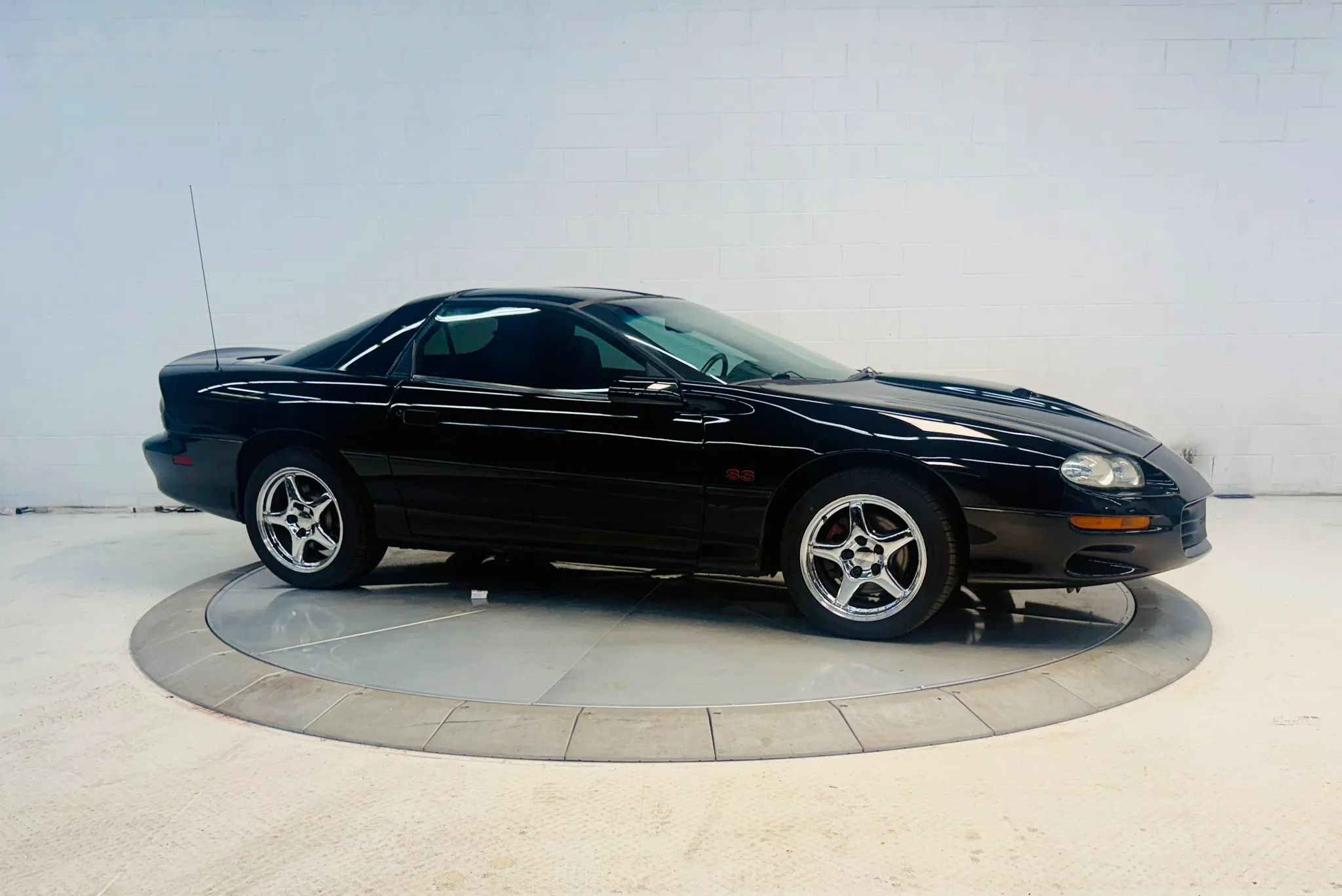 Used 2000 Chevrolet Camaro Z28 w/ SS Performance/Appearance Pkg RWD image 13