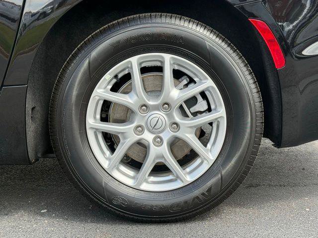 Used 2026 Chrysler Pacifica Select image 15