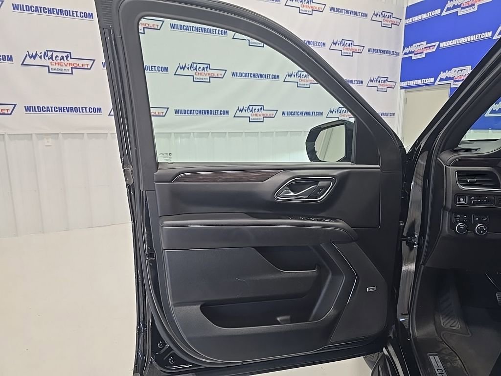 Used 2024 Chevrolet Suburban LT image 12