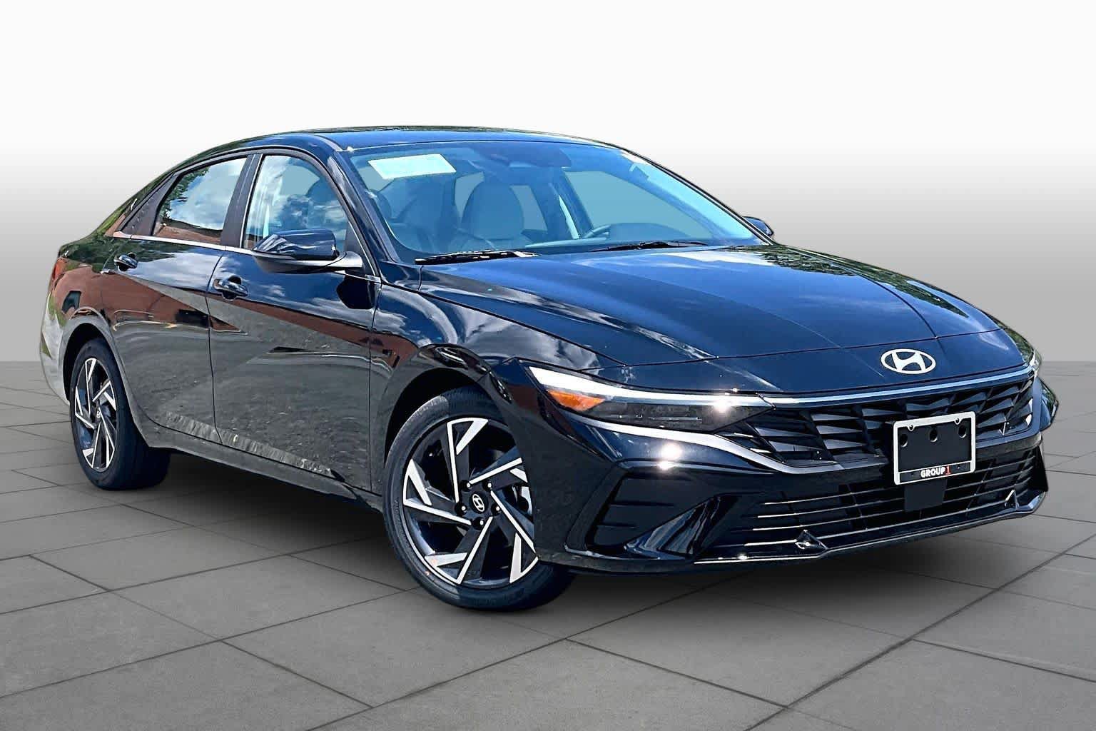 New 2026 Hyundai Elantra Limited FWD image 2