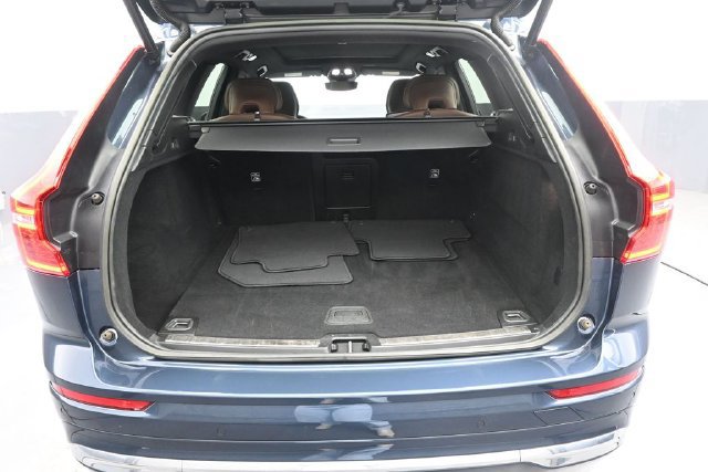 Used 2023 Volvo XC60 B5 Plus w/ Protection Package Premier AWD/4WD image 25