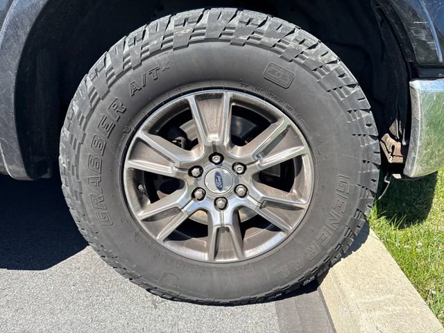 Used 2016 Ford F150 Lariat w/ Equipment Group 502A Luxury image 11