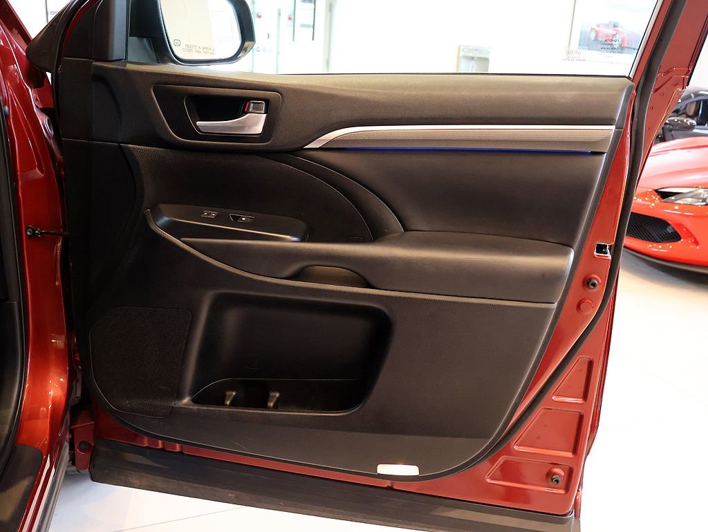 Used 2018 Toyota Highlander SE w/ Protection Package #3 AWD/4WD image 43