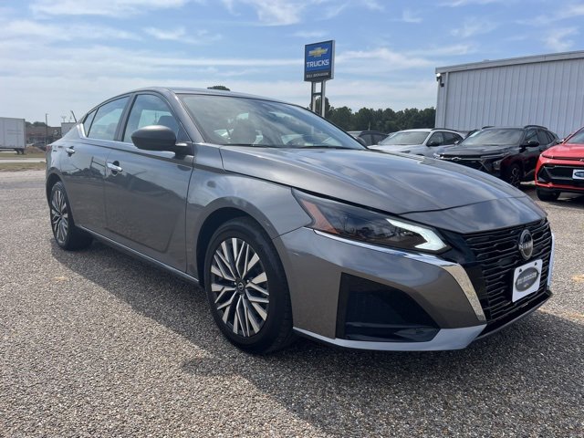 Used 2024 Nissan Altima 2.5 SV