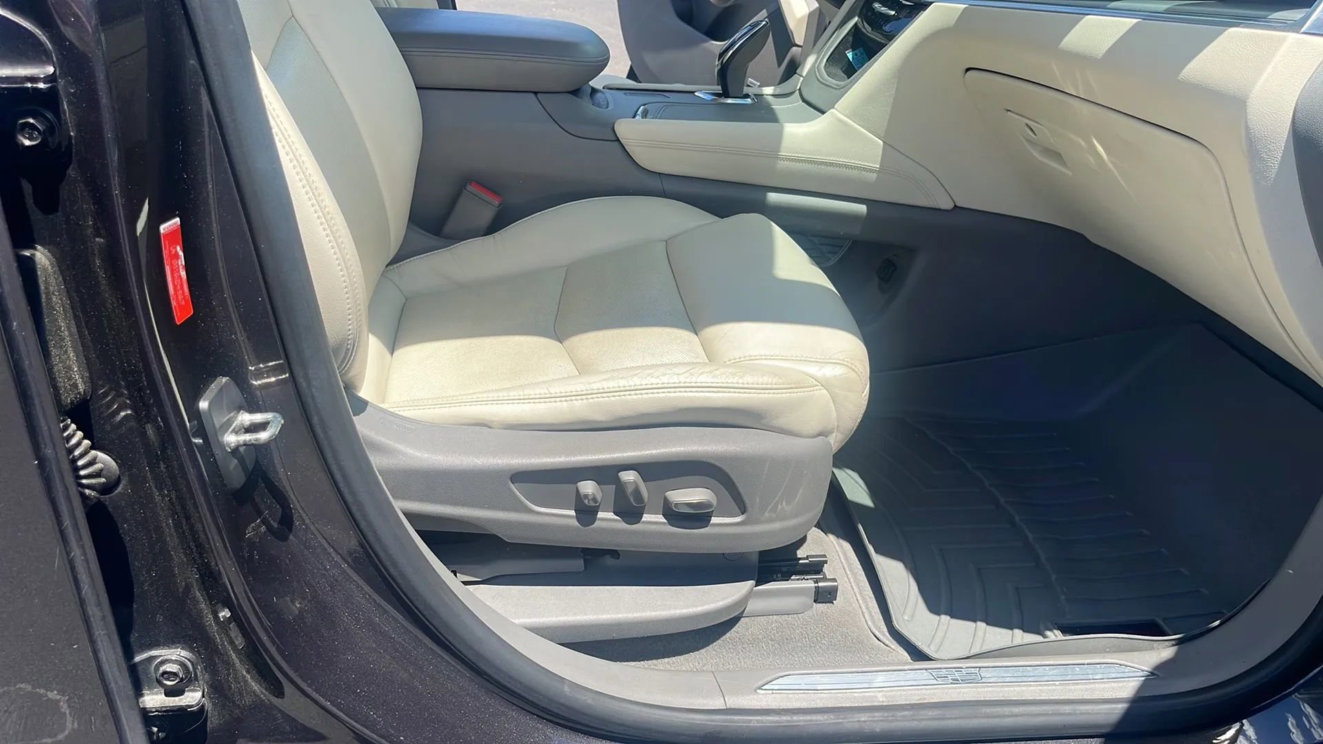 Used 2017 Cadillac XT5 Luxury w/ Driver Awareness Package FWD image 32