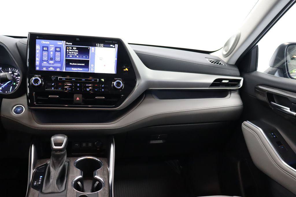 Used 2021 Toyota Highlander Platinum AWD/4WD image 27