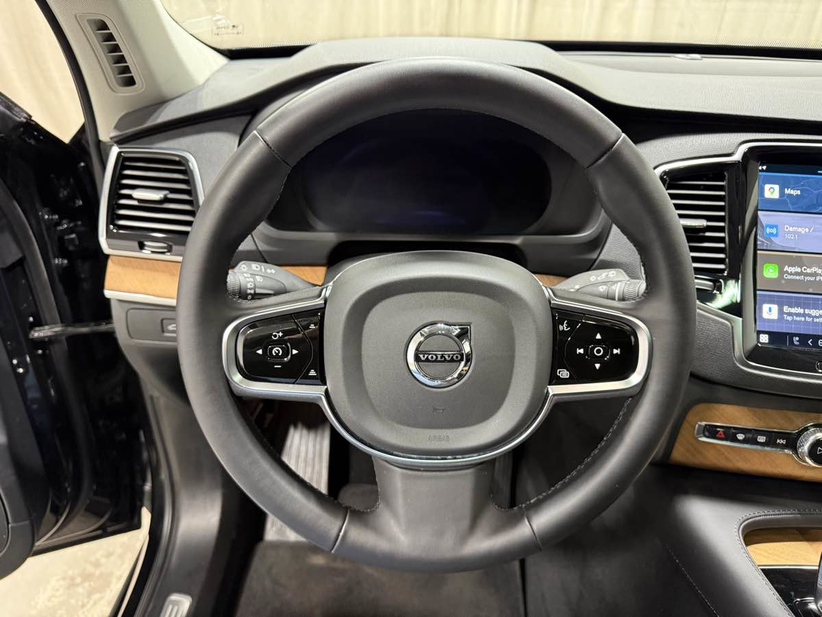 Used 2024 Volvo XC90 B5 Plus image 11