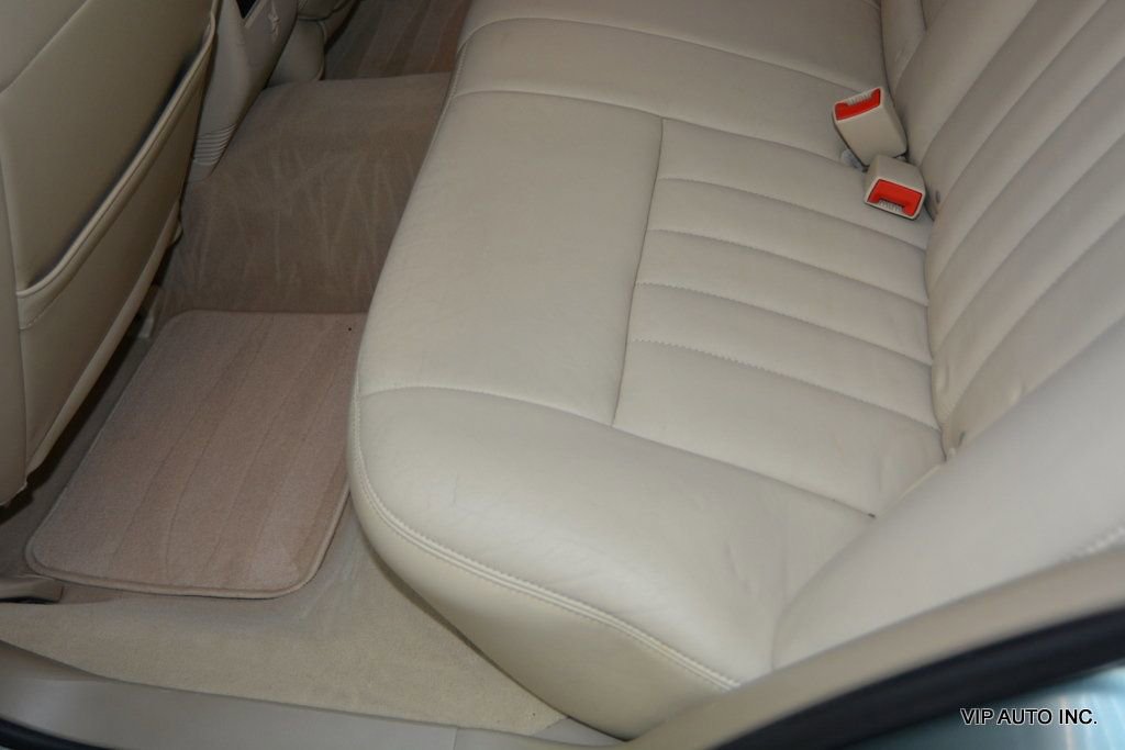 Used 2006 Lincoln Town Car Signature image 27